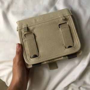 Lens Multipouch